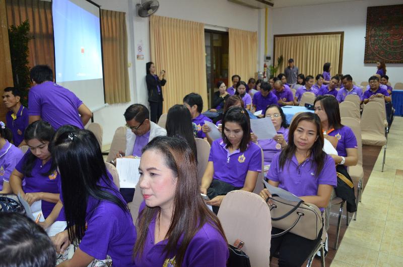 ภาพถ่าย ใช้ปุ่มลูกศร ซ้าย หรือ ขวา เลื่อนภาพถ่าย หรือปุ่มสามเหลี่ยมฉายภาพอัตโนมัติ  ถ้าต้องการบันทึกภาพ ใช้เมาส์คลิกขวาเลือกหัวข้อ  เป็นรูปภาพเป็น.. หรือ save as.. แสดงเต็มจอภาพ กุดปุ่ม F11 