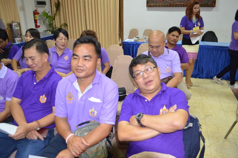 ภาพถ่าย ใช้ปุ่มลูกศร ซ้าย หรือ ขวา เลื่อนภาพถ่าย หรือปุ่มสามเหลี่ยมฉายภาพอัตโนมัติ  ถ้าต้องการบันทึกภาพ ใช้เมาส์คลิกขวาเลือกหัวข้อ  เป็นรูปภาพเป็น.. หรือ save as.. แสดงเต็มจอภาพ กุดปุ่ม F11 