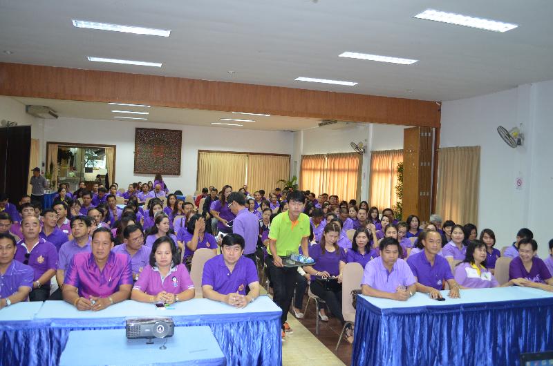 ภาพถ่าย ใช้ปุ่มลูกศร ซ้าย หรือ ขวา เลื่อนภาพถ่าย หรือปุ่มสามเหลี่ยมฉายภาพอัตโนมัติ  ถ้าต้องการบันทึกภาพ ใช้เมาส์คลิกขวาเลือกหัวข้อ  เป็นรูปภาพเป็น.. หรือ save as.. แสดงเต็มจอภาพ กุดปุ่ม F11 