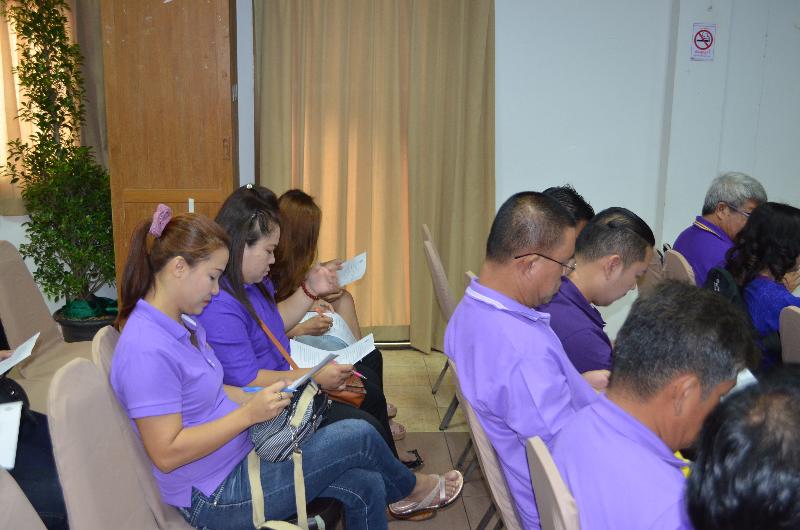 ภาพถ่าย ใช้ปุ่มลูกศร ซ้าย หรือ ขวา เลื่อนภาพถ่าย หรือปุ่มสามเหลี่ยมฉายภาพอัตโนมัติ  ถ้าต้องการบันทึกภาพ ใช้เมาส์คลิกขวาเลือกหัวข้อ  เป็นรูปภาพเป็น.. หรือ save as.. แสดงเต็มจอภาพ กุดปุ่ม F11 