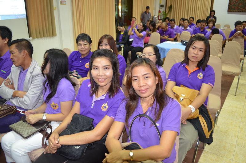 ภาพถ่าย ใช้ปุ่มลูกศร ซ้าย หรือ ขวา เลื่อนภาพถ่าย หรือปุ่มสามเหลี่ยมฉายภาพอัตโนมัติ  ถ้าต้องการบันทึกภาพ ใช้เมาส์คลิกขวาเลือกหัวข้อ  เป็นรูปภาพเป็น.. หรือ save as.. แสดงเต็มจอภาพ กุดปุ่ม F11 