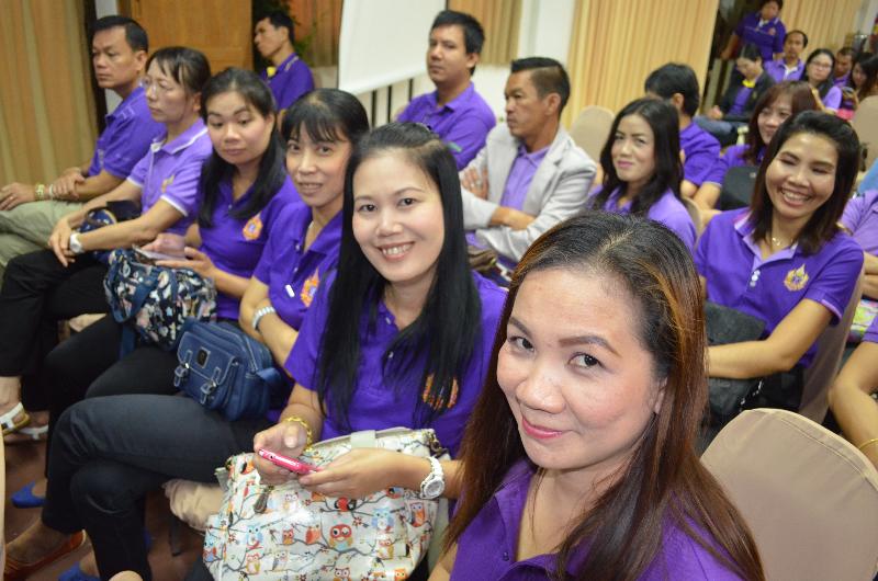 ภาพถ่าย ใช้ปุ่มลูกศร ซ้าย หรือ ขวา เลื่อนภาพถ่าย หรือปุ่มสามเหลี่ยมฉายภาพอัตโนมัติ  ถ้าต้องการบันทึกภาพ ใช้เมาส์คลิกขวาเลือกหัวข้อ  เป็นรูปภาพเป็น.. หรือ save as.. แสดงเต็มจอภาพ กุดปุ่ม F11 