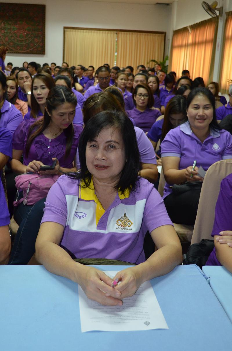 ภาพถ่าย ใช้ปุ่มลูกศร ซ้าย หรือ ขวา เลื่อนภาพถ่าย หรือปุ่มสามเหลี่ยมฉายภาพอัตโนมัติ  ถ้าต้องการบันทึกภาพ ใช้เมาส์คลิกขวาเลือกหัวข้อ  เป็นรูปภาพเป็น.. หรือ save as.. แสดงเต็มจอภาพ กุดปุ่ม F11 