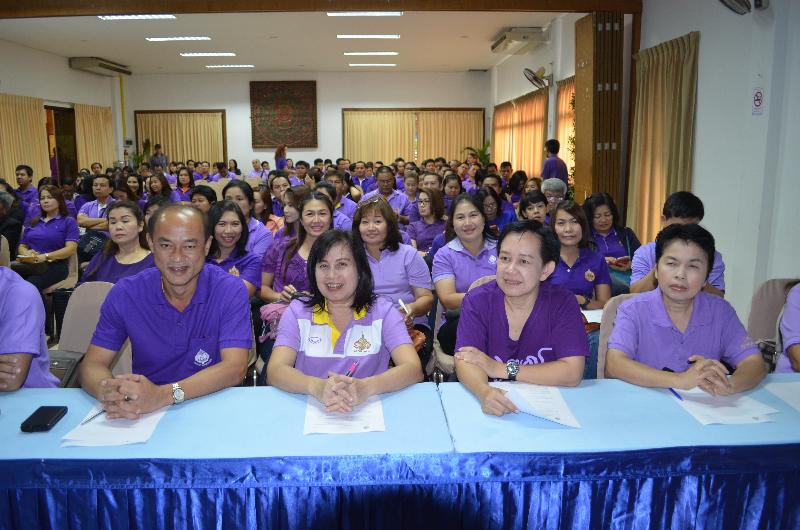 ภาพถ่าย ใช้ปุ่มลูกศร ซ้าย หรือ ขวา เลื่อนภาพถ่าย หรือปุ่มสามเหลี่ยมฉายภาพอัตโนมัติ  ถ้าต้องการบันทึกภาพ ใช้เมาส์คลิกขวาเลือกหัวข้อ  เป็นรูปภาพเป็น.. หรือ save as.. แสดงเต็มจอภาพ กุดปุ่ม F11 