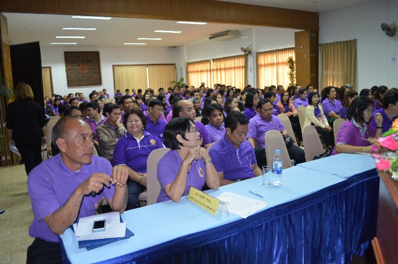 ภาพถ่าย ใช้ปุ่มลูกศร ซ้าย หรือ ขวา เลื่อนภาพถ่าย หรือปุ่มสามเหลี่ยมฉายภาพอัตโนมัติ  ถ้าต้องการบันทึกภาพ ใช้เมาส์คลิกขวาเลือกหัวข้อ  เป็นรูปภาพเป็น.. หรือ save as.. แสดงเต็มจอภาพ กุดปุ่ม F11 