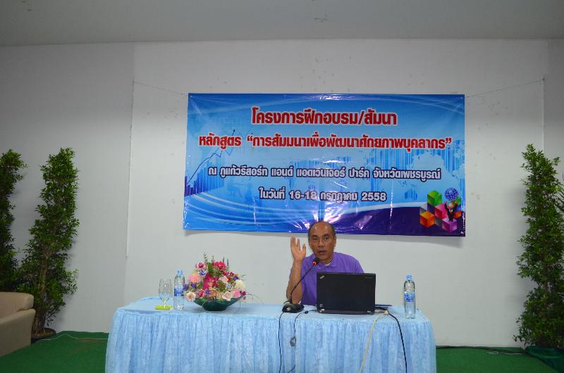 ภาพถ่าย ใช้ปุ่มลูกศร ซ้าย หรือ ขวา เลื่อนภาพถ่าย หรือปุ่มสามเหลี่ยมฉายภาพอัตโนมัติ  ถ้าต้องการบันทึกภาพ ใช้เมาส์คลิกขวาเลือกหัวข้อ  เป็นรูปภาพเป็น.. หรือ save as.. แสดงเต็มจอภาพ กุดปุ่ม F11 