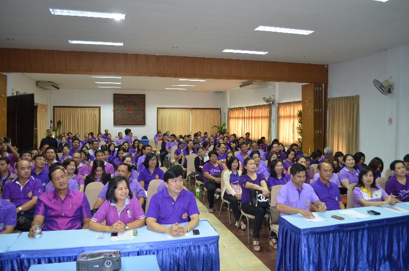 ภาพถ่าย ใช้ปุ่มลูกศร ซ้าย หรือ ขวา เลื่อนภาพถ่าย หรือปุ่มสามเหลี่ยมฉายภาพอัตโนมัติ  ถ้าต้องการบันทึกภาพ ใช้เมาส์คลิกขวาเลือกหัวข้อ  เป็นรูปภาพเป็น.. หรือ save as.. แสดงเต็มจอภาพ กุดปุ่ม F11 