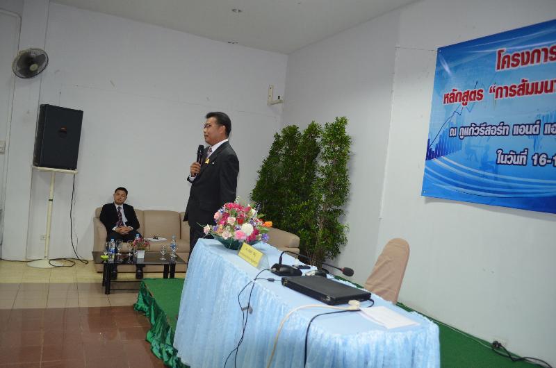 ภาพถ่าย ใช้ปุ่มลูกศร ซ้าย หรือ ขวา เลื่อนภาพถ่าย หรือปุ่มสามเหลี่ยมฉายภาพอัตโนมัติ  ถ้าต้องการบันทึกภาพ ใช้เมาส์คลิกขวาเลือกหัวข้อ  เป็นรูปภาพเป็น.. หรือ save as.. แสดงเต็มจอภาพ กุดปุ่ม F11 