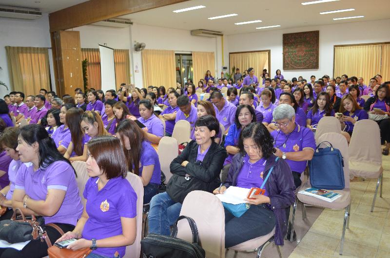 ภาพถ่าย ใช้ปุ่มลูกศร ซ้าย หรือ ขวา เลื่อนภาพถ่าย หรือปุ่มสามเหลี่ยมฉายภาพอัตโนมัติ  ถ้าต้องการบันทึกภาพ ใช้เมาส์คลิกขวาเลือกหัวข้อ  เป็นรูปภาพเป็น.. หรือ save as.. แสดงเต็มจอภาพ กุดปุ่ม F11 