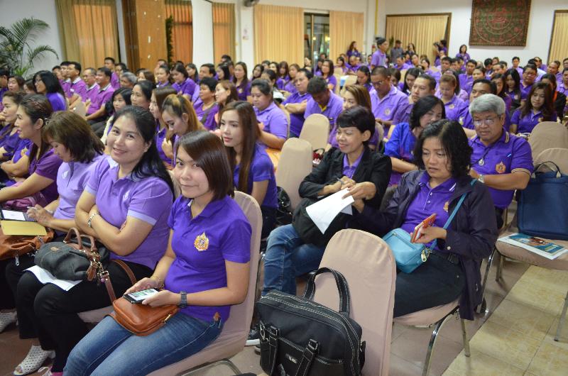 ภาพถ่าย ใช้ปุ่มลูกศร ซ้าย หรือ ขวา เลื่อนภาพถ่าย หรือปุ่มสามเหลี่ยมฉายภาพอัตโนมัติ  ถ้าต้องการบันทึกภาพ ใช้เมาส์คลิกขวาเลือกหัวข้อ  เป็นรูปภาพเป็น.. หรือ save as.. แสดงเต็มจอภาพ กุดปุ่ม F11 