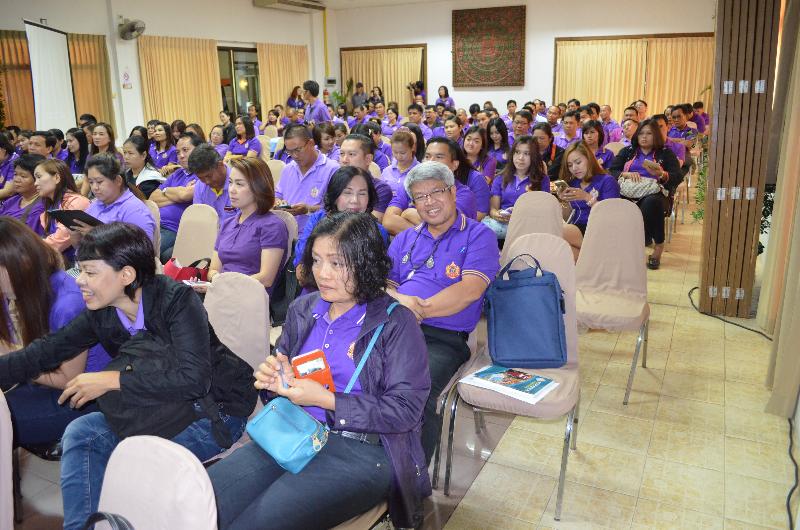 ภาพถ่าย ใช้ปุ่มลูกศร ซ้าย หรือ ขวา เลื่อนภาพถ่าย หรือปุ่มสามเหลี่ยมฉายภาพอัตโนมัติ  ถ้าต้องการบันทึกภาพ ใช้เมาส์คลิกขวาเลือกหัวข้อ  เป็นรูปภาพเป็น.. หรือ save as.. แสดงเต็มจอภาพ กุดปุ่ม F11 