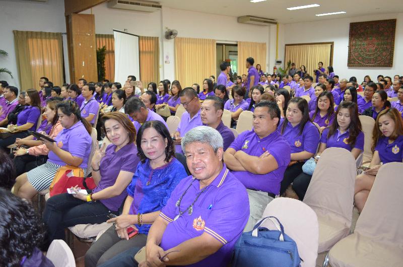 ภาพถ่าย ใช้ปุ่มลูกศร ซ้าย หรือ ขวา เลื่อนภาพถ่าย หรือปุ่มสามเหลี่ยมฉายภาพอัตโนมัติ  ถ้าต้องการบันทึกภาพ ใช้เมาส์คลิกขวาเลือกหัวข้อ  เป็นรูปภาพเป็น.. หรือ save as.. แสดงเต็มจอภาพ กุดปุ่ม F11 