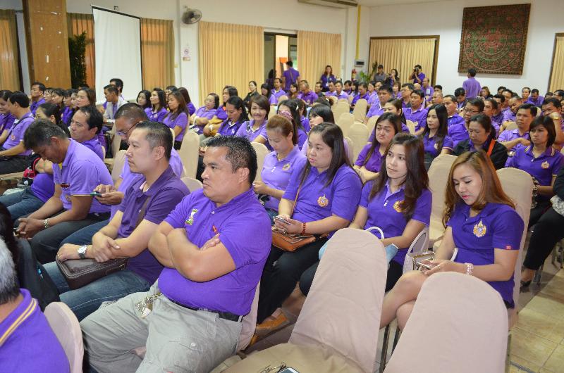 ภาพถ่าย ใช้ปุ่มลูกศร ซ้าย หรือ ขวา เลื่อนภาพถ่าย หรือปุ่มสามเหลี่ยมฉายภาพอัตโนมัติ  ถ้าต้องการบันทึกภาพ ใช้เมาส์คลิกขวาเลือกหัวข้อ  เป็นรูปภาพเป็น.. หรือ save as.. แสดงเต็มจอภาพ กุดปุ่ม F11 