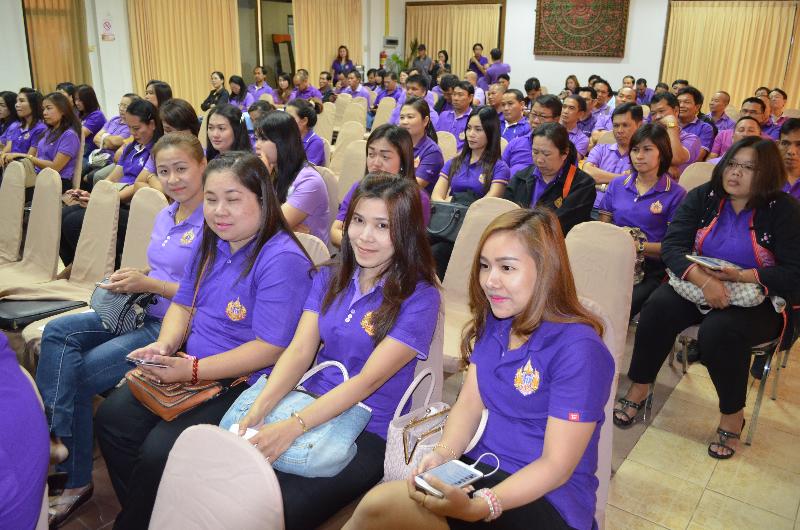 ภาพถ่าย ใช้ปุ่มลูกศร ซ้าย หรือ ขวา เลื่อนภาพถ่าย หรือปุ่มสามเหลี่ยมฉายภาพอัตโนมัติ  ถ้าต้องการบันทึกภาพ ใช้เมาส์คลิกขวาเลือกหัวข้อ  เป็นรูปภาพเป็น.. หรือ save as.. แสดงเต็มจอภาพ กุดปุ่ม F11 