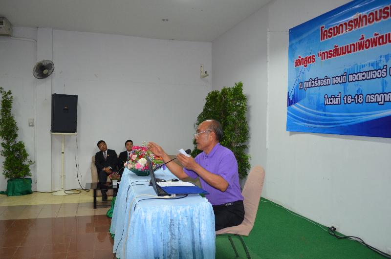 ภาพถ่าย ใช้ปุ่มลูกศร ซ้าย หรือ ขวา เลื่อนภาพถ่าย หรือปุ่มสามเหลี่ยมฉายภาพอัตโนมัติ  ถ้าต้องการบันทึกภาพ ใช้เมาส์คลิกขวาเลือกหัวข้อ  เป็นรูปภาพเป็น.. หรือ save as.. แสดงเต็มจอภาพ กุดปุ่ม F11 