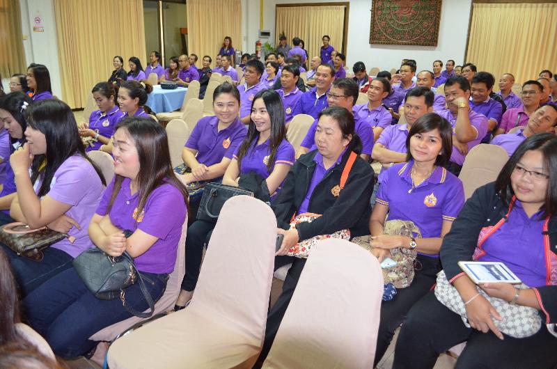 ภาพถ่าย ใช้ปุ่มลูกศร ซ้าย หรือ ขวา เลื่อนภาพถ่าย หรือปุ่มสามเหลี่ยมฉายภาพอัตโนมัติ  ถ้าต้องการบันทึกภาพ ใช้เมาส์คลิกขวาเลือกหัวข้อ  เป็นรูปภาพเป็น.. หรือ save as.. แสดงเต็มจอภาพ กุดปุ่ม F11 