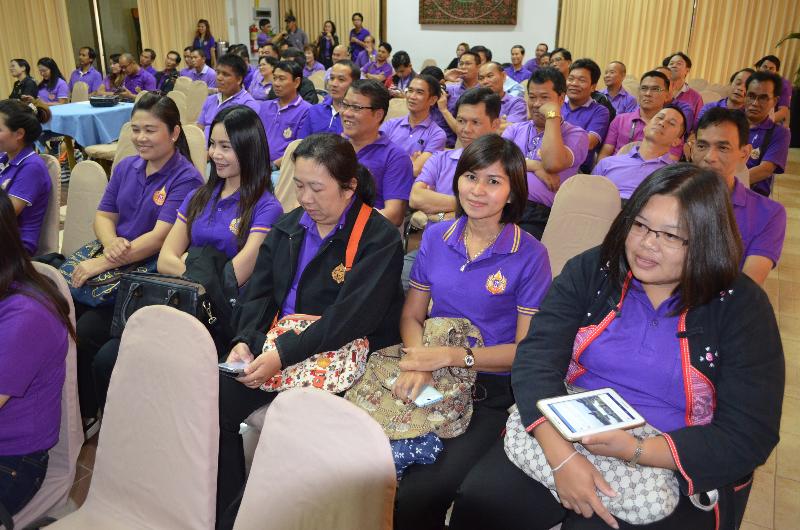 ภาพถ่าย ใช้ปุ่มลูกศร ซ้าย หรือ ขวา เลื่อนภาพถ่าย หรือปุ่มสามเหลี่ยมฉายภาพอัตโนมัติ  ถ้าต้องการบันทึกภาพ ใช้เมาส์คลิกขวาเลือกหัวข้อ  เป็นรูปภาพเป็น.. หรือ save as.. แสดงเต็มจอภาพ กุดปุ่ม F11 