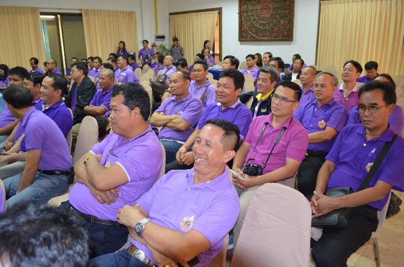 ภาพถ่าย ใช้ปุ่มลูกศร ซ้าย หรือ ขวา เลื่อนภาพถ่าย หรือปุ่มสามเหลี่ยมฉายภาพอัตโนมัติ  ถ้าต้องการบันทึกภาพ ใช้เมาส์คลิกขวาเลือกหัวข้อ  เป็นรูปภาพเป็น.. หรือ save as.. แสดงเต็มจอภาพ กุดปุ่ม F11 