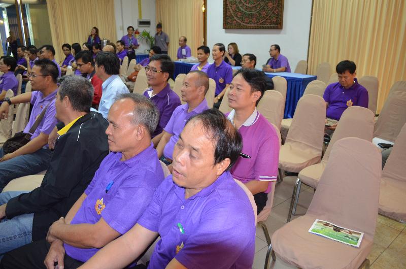 ภาพถ่าย ใช้ปุ่มลูกศร ซ้าย หรือ ขวา เลื่อนภาพถ่าย หรือปุ่มสามเหลี่ยมฉายภาพอัตโนมัติ  ถ้าต้องการบันทึกภาพ ใช้เมาส์คลิกขวาเลือกหัวข้อ  เป็นรูปภาพเป็น.. หรือ save as.. แสดงเต็มจอภาพ กุดปุ่ม F11 