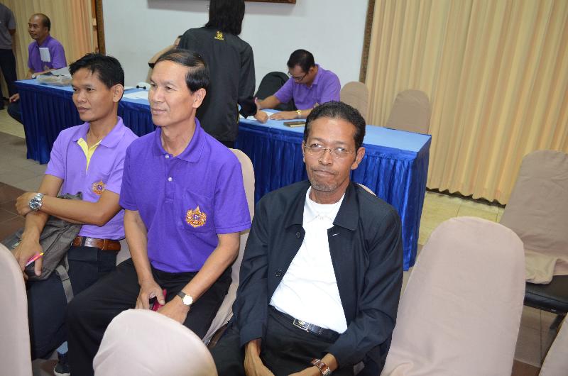 ภาพถ่าย ใช้ปุ่มลูกศร ซ้าย หรือ ขวา เลื่อนภาพถ่าย หรือปุ่มสามเหลี่ยมฉายภาพอัตโนมัติ  ถ้าต้องการบันทึกภาพ ใช้เมาส์คลิกขวาเลือกหัวข้อ  เป็นรูปภาพเป็น.. หรือ save as.. แสดงเต็มจอภาพ กุดปุ่ม F11 