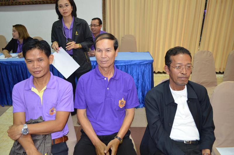 ภาพถ่าย ใช้ปุ่มลูกศร ซ้าย หรือ ขวา เลื่อนภาพถ่าย หรือปุ่มสามเหลี่ยมฉายภาพอัตโนมัติ  ถ้าต้องการบันทึกภาพ ใช้เมาส์คลิกขวาเลือกหัวข้อ  เป็นรูปภาพเป็น.. หรือ save as.. แสดงเต็มจอภาพ กุดปุ่ม F11 