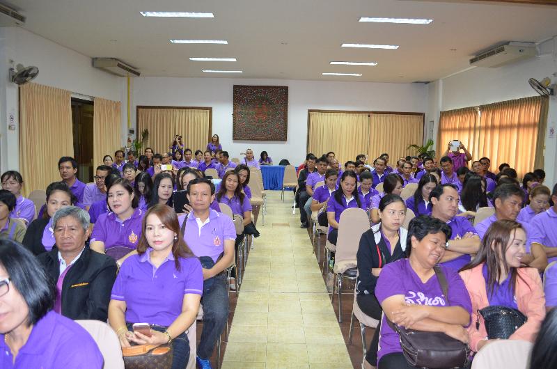 ภาพถ่าย ใช้ปุ่มลูกศร ซ้าย หรือ ขวา เลื่อนภาพถ่าย หรือปุ่มสามเหลี่ยมฉายภาพอัตโนมัติ  ถ้าต้องการบันทึกภาพ ใช้เมาส์คลิกขวาเลือกหัวข้อ  เป็นรูปภาพเป็น.. หรือ save as.. แสดงเต็มจอภาพ กุดปุ่ม F11 