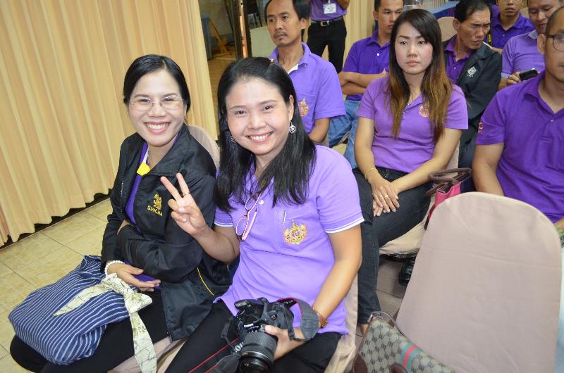 ภาพถ่าย ใช้ปุ่มลูกศร ซ้าย หรือ ขวา เลื่อนภาพถ่าย หรือปุ่มสามเหลี่ยมฉายภาพอัตโนมัติ  ถ้าต้องการบันทึกภาพ ใช้เมาส์คลิกขวาเลือกหัวข้อ  เป็นรูปภาพเป็น.. หรือ save as.. แสดงเต็มจอภาพ กุดปุ่ม F11 