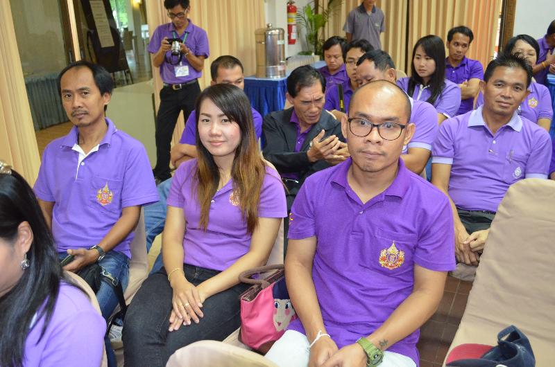 ภาพถ่าย ใช้ปุ่มลูกศร ซ้าย หรือ ขวา เลื่อนภาพถ่าย หรือปุ่มสามเหลี่ยมฉายภาพอัตโนมัติ  ถ้าต้องการบันทึกภาพ ใช้เมาส์คลิกขวาเลือกหัวข้อ  เป็นรูปภาพเป็น.. หรือ save as.. แสดงเต็มจอภาพ กุดปุ่ม F11 