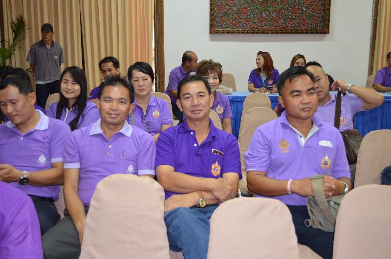 ภาพถ่าย ใช้ปุ่มลูกศร ซ้าย หรือ ขวา เลื่อนภาพถ่าย หรือปุ่มสามเหลี่ยมฉายภาพอัตโนมัติ  ถ้าต้องการบันทึกภาพ ใช้เมาส์คลิกขวาเลือกหัวข้อ  เป็นรูปภาพเป็น.. หรือ save as.. แสดงเต็มจอภาพ กุดปุ่ม F11 