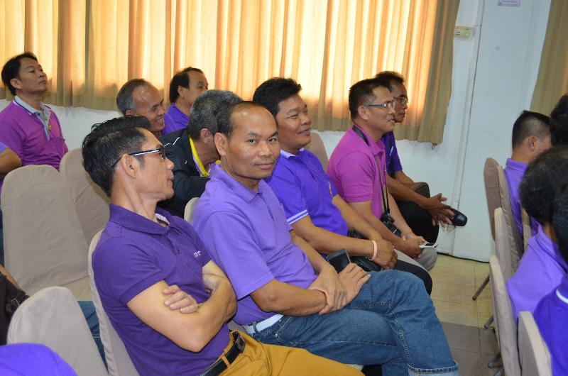 ภาพถ่าย ใช้ปุ่มลูกศร ซ้าย หรือ ขวา เลื่อนภาพถ่าย หรือปุ่มสามเหลี่ยมฉายภาพอัตโนมัติ  ถ้าต้องการบันทึกภาพ ใช้เมาส์คลิกขวาเลือกหัวข้อ  เป็นรูปภาพเป็น.. หรือ save as.. แสดงเต็มจอภาพ กุดปุ่ม F11 