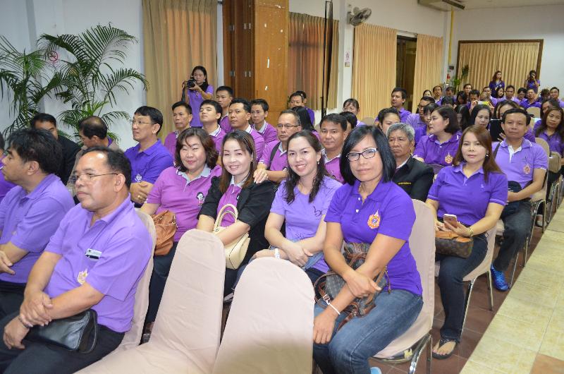 ภาพถ่าย ใช้ปุ่มลูกศร ซ้าย หรือ ขวา เลื่อนภาพถ่าย หรือปุ่มสามเหลี่ยมฉายภาพอัตโนมัติ  ถ้าต้องการบันทึกภาพ ใช้เมาส์คลิกขวาเลือกหัวข้อ  เป็นรูปภาพเป็น.. หรือ save as.. แสดงเต็มจอภาพ กุดปุ่ม F11 