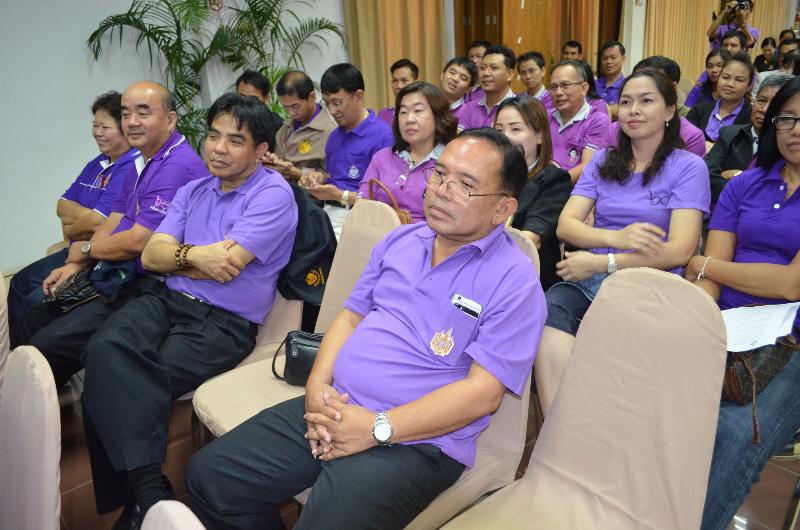 ภาพถ่าย ใช้ปุ่มลูกศร ซ้าย หรือ ขวา เลื่อนภาพถ่าย หรือปุ่มสามเหลี่ยมฉายภาพอัตโนมัติ  ถ้าต้องการบันทึกภาพ ใช้เมาส์คลิกขวาเลือกหัวข้อ  เป็นรูปภาพเป็น.. หรือ save as.. แสดงเต็มจอภาพ กุดปุ่ม F11 