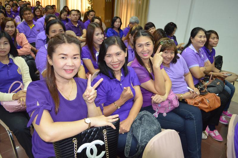 ภาพถ่าย ใช้ปุ่มลูกศร ซ้าย หรือ ขวา เลื่อนภาพถ่าย หรือปุ่มสามเหลี่ยมฉายภาพอัตโนมัติ  ถ้าต้องการบันทึกภาพ ใช้เมาส์คลิกขวาเลือกหัวข้อ  เป็นรูปภาพเป็น.. หรือ save as.. แสดงเต็มจอภาพ กุดปุ่ม F11 