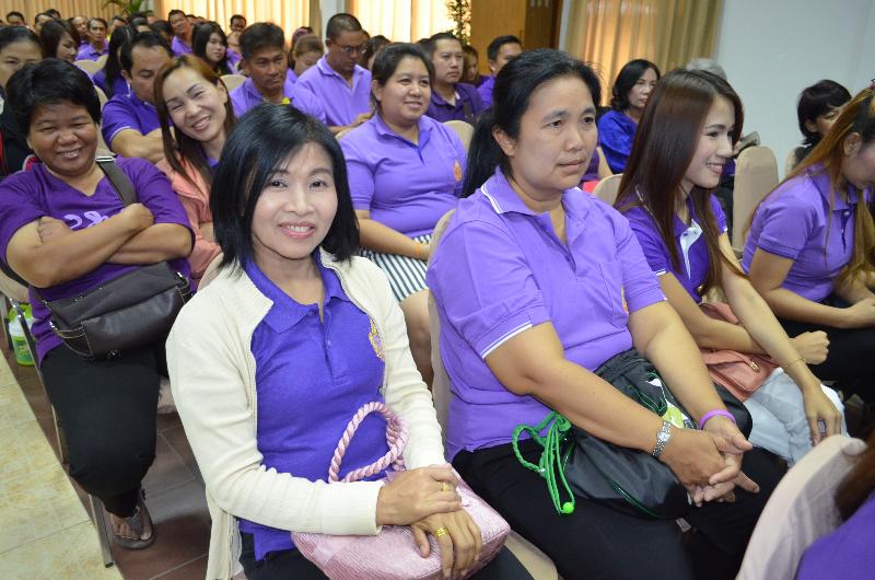 ภาพถ่าย ใช้ปุ่มลูกศร ซ้าย หรือ ขวา เลื่อนภาพถ่าย หรือปุ่มสามเหลี่ยมฉายภาพอัตโนมัติ  ถ้าต้องการบันทึกภาพ ใช้เมาส์คลิกขวาเลือกหัวข้อ  เป็นรูปภาพเป็น.. หรือ save as.. แสดงเต็มจอภาพ กุดปุ่ม F11 