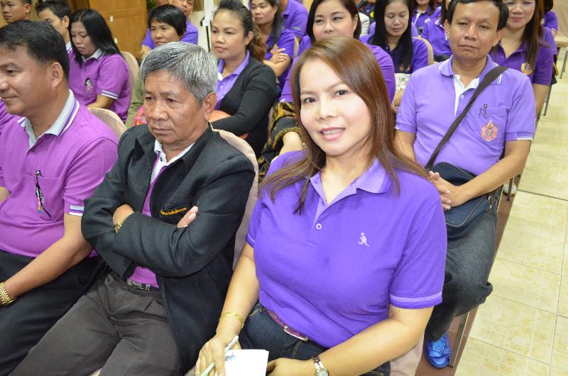 ภาพถ่าย ใช้ปุ่มลูกศร ซ้าย หรือ ขวา เลื่อนภาพถ่าย หรือปุ่มสามเหลี่ยมฉายภาพอัตโนมัติ  ถ้าต้องการบันทึกภาพ ใช้เมาส์คลิกขวาเลือกหัวข้อ  เป็นรูปภาพเป็น.. หรือ save as.. แสดงเต็มจอภาพ กุดปุ่ม F11 