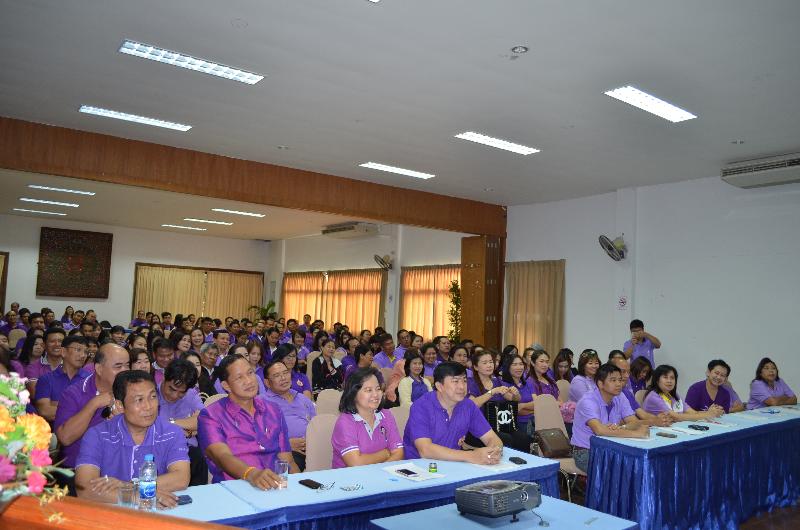 ภาพถ่าย ใช้ปุ่มลูกศร ซ้าย หรือ ขวา เลื่อนภาพถ่าย หรือปุ่มสามเหลี่ยมฉายภาพอัตโนมัติ  ถ้าต้องการบันทึกภาพ ใช้เมาส์คลิกขวาเลือกหัวข้อ  เป็นรูปภาพเป็น.. หรือ save as.. แสดงเต็มจอภาพ กุดปุ่ม F11 