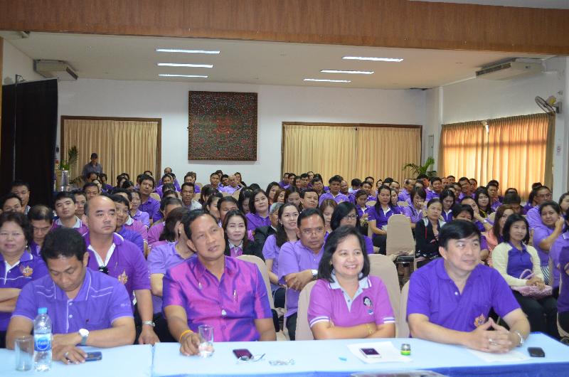 ภาพถ่าย ใช้ปุ่มลูกศร ซ้าย หรือ ขวา เลื่อนภาพถ่าย หรือปุ่มสามเหลี่ยมฉายภาพอัตโนมัติ  ถ้าต้องการบันทึกภาพ ใช้เมาส์คลิกขวาเลือกหัวข้อ  เป็นรูปภาพเป็น.. หรือ save as.. แสดงเต็มจอภาพ กุดปุ่ม F11 