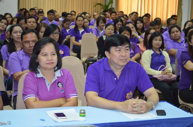 ภาพถ่าย ใช้ปุ่มลูกศร ซ้าย หรือ ขวา เลื่อนภาพถ่าย หรือปุ่มสามเหลี่ยมฉายภาพอัตโนมัติ  ถ้าต้องการบันทึกภาพ ใช้เมาส์คลิกขวาเลือกหัวข้อ  เป็นรูปภาพเป็น.. หรือ save as.. แสดงเต็มจอภาพ กุดปุ่ม F11 