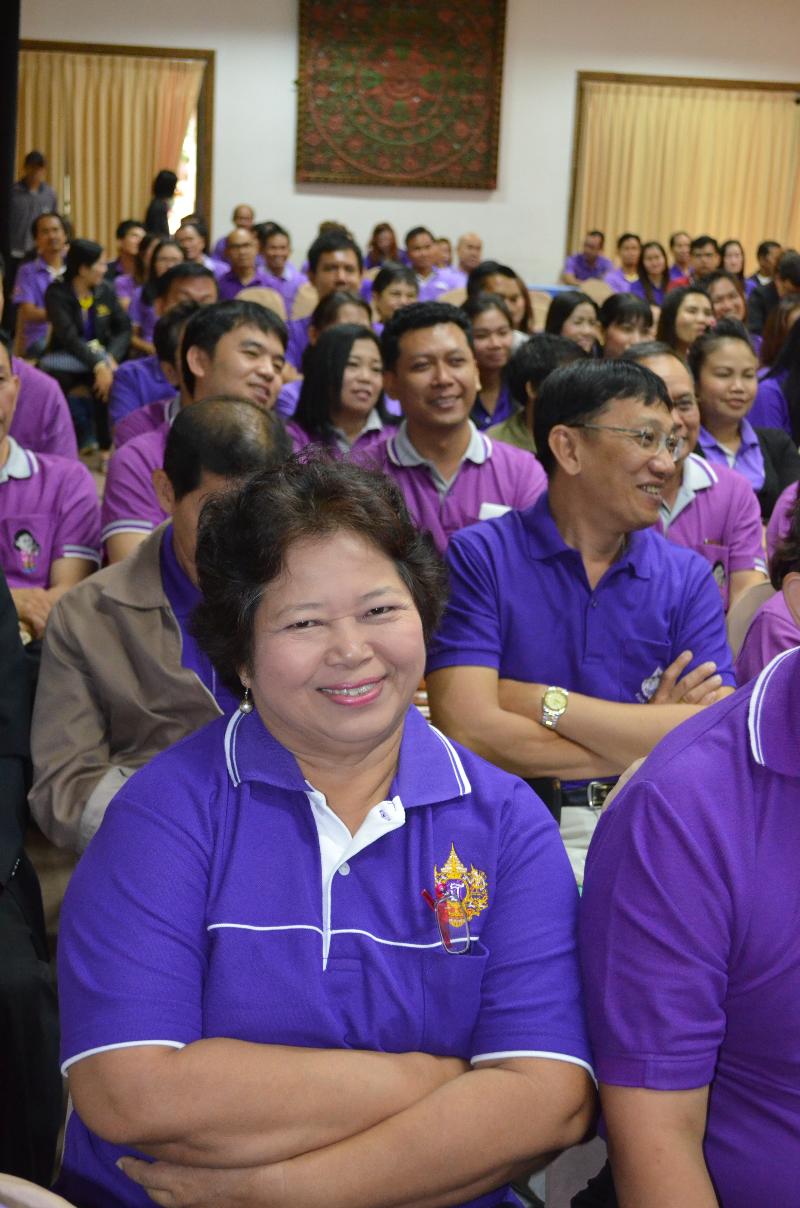 ภาพถ่าย ใช้ปุ่มลูกศร ซ้าย หรือ ขวา เลื่อนภาพถ่าย หรือปุ่มสามเหลี่ยมฉายภาพอัตโนมัติ  ถ้าต้องการบันทึกภาพ ใช้เมาส์คลิกขวาเลือกหัวข้อ  เป็นรูปภาพเป็น.. หรือ save as.. แสดงเต็มจอภาพ กุดปุ่ม F11 