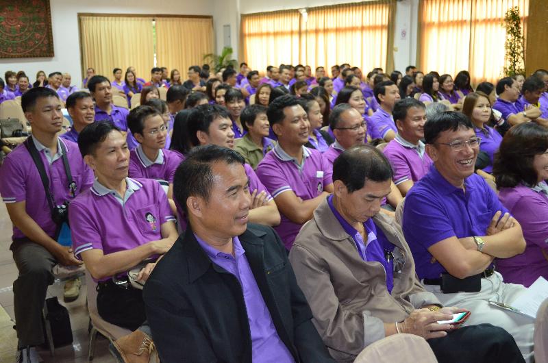 ภาพถ่าย ใช้ปุ่มลูกศร ซ้าย หรือ ขวา เลื่อนภาพถ่าย หรือปุ่มสามเหลี่ยมฉายภาพอัตโนมัติ  ถ้าต้องการบันทึกภาพ ใช้เมาส์คลิกขวาเลือกหัวข้อ  เป็นรูปภาพเป็น.. หรือ save as.. แสดงเต็มจอภาพ กุดปุ่ม F11 