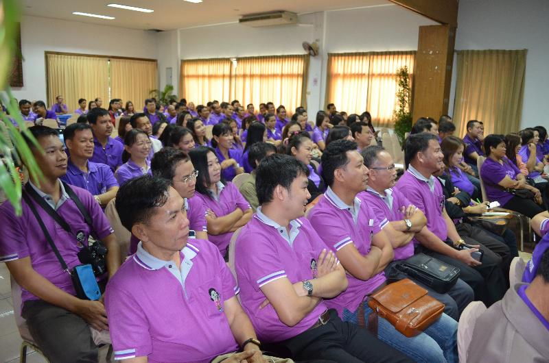 ภาพถ่าย ใช้ปุ่มลูกศร ซ้าย หรือ ขวา เลื่อนภาพถ่าย หรือปุ่มสามเหลี่ยมฉายภาพอัตโนมัติ  ถ้าต้องการบันทึกภาพ ใช้เมาส์คลิกขวาเลือกหัวข้อ  เป็นรูปภาพเป็น.. หรือ save as.. แสดงเต็มจอภาพ กุดปุ่ม F11 