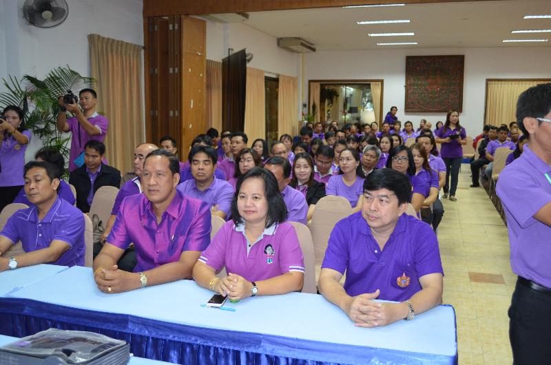 ภาพถ่าย ใช้ปุ่มลูกศร ซ้าย หรือ ขวา เลื่อนภาพถ่าย หรือปุ่มสามเหลี่ยมฉายภาพอัตโนมัติ  ถ้าต้องการบันทึกภาพ ใช้เมาส์คลิกขวาเลือกหัวข้อ  เป็นรูปภาพเป็น.. หรือ save as.. แสดงเต็มจอภาพ กุดปุ่ม F11 