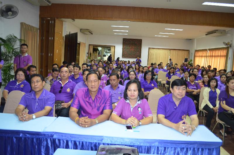 ภาพถ่าย ใช้ปุ่มลูกศร ซ้าย หรือ ขวา เลื่อนภาพถ่าย หรือปุ่มสามเหลี่ยมฉายภาพอัตโนมัติ  ถ้าต้องการบันทึกภาพ ใช้เมาส์คลิกขวาเลือกหัวข้อ  เป็นรูปภาพเป็น.. หรือ save as.. แสดงเต็มจอภาพ กุดปุ่ม F11 