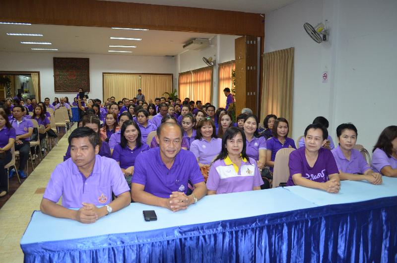 ภาพถ่าย ใช้ปุ่มลูกศร ซ้าย หรือ ขวา เลื่อนภาพถ่าย หรือปุ่มสามเหลี่ยมฉายภาพอัตโนมัติ  ถ้าต้องการบันทึกภาพ ใช้เมาส์คลิกขวาเลือกหัวข้อ  เป็นรูปภาพเป็น.. หรือ save as.. แสดงเต็มจอภาพ กุดปุ่ม F11 