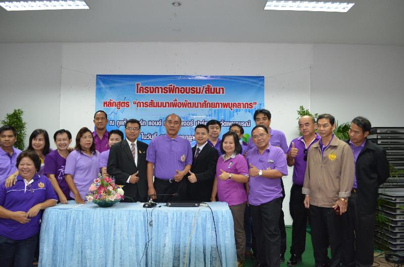 ภาพถ่าย ใช้ปุ่มลูกศร ซ้าย หรือ ขวา เลื่อนภาพถ่าย หรือปุ่มสามเหลี่ยมฉายภาพอัตโนมัติ  ถ้าต้องการบันทึกภาพ ใช้เมาส์คลิกขวาเลือกหัวข้อ  เป็นรูปภาพเป็น.. หรือ save as.. แสดงเต็มจอภาพ กุดปุ่ม F11 