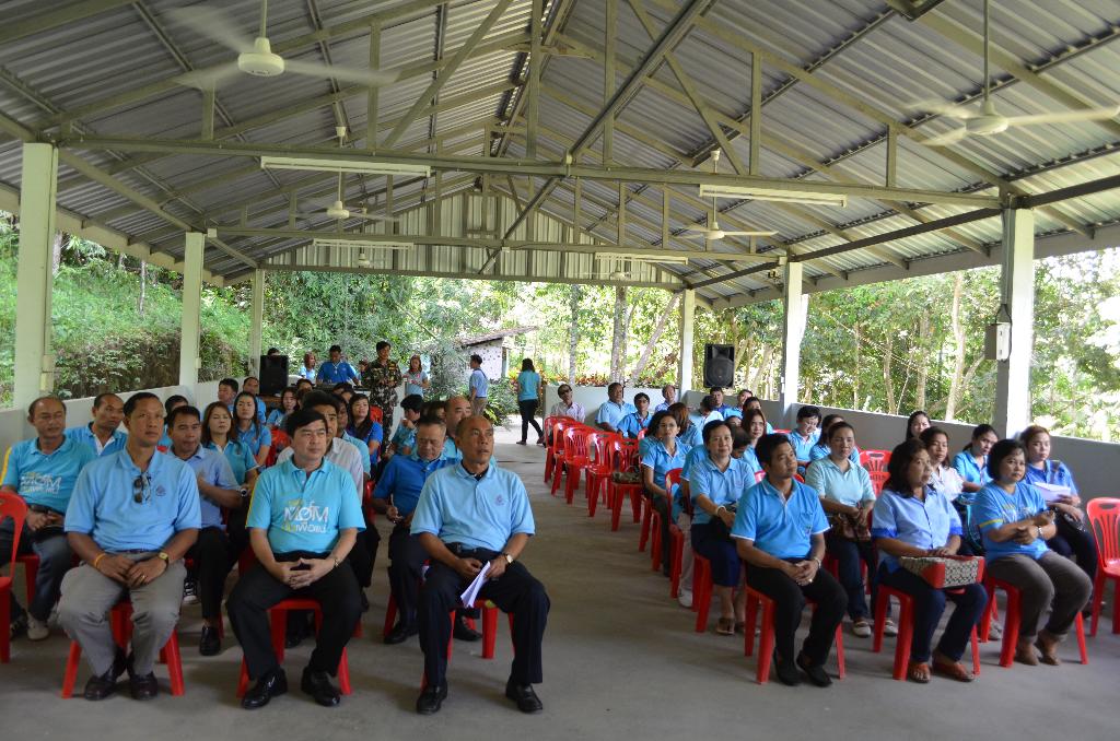 ภาพถ่าย ใช้ปุ่มลูกศร ซ้าย หรือ ขวา เลื่อนภาพถ่าย หรือปุ่มสามเหลี่ยมฉายภาพอัตโนมัติ  ถ้าต้องการบันทึกภาพ ใช้เมาส์คลิกขวาเลือกหัวข้อ  เป็นรูปภาพเป็น.. หรือ save as.. แสดงเต็มจอภาพ กุดปุ่ม F11 