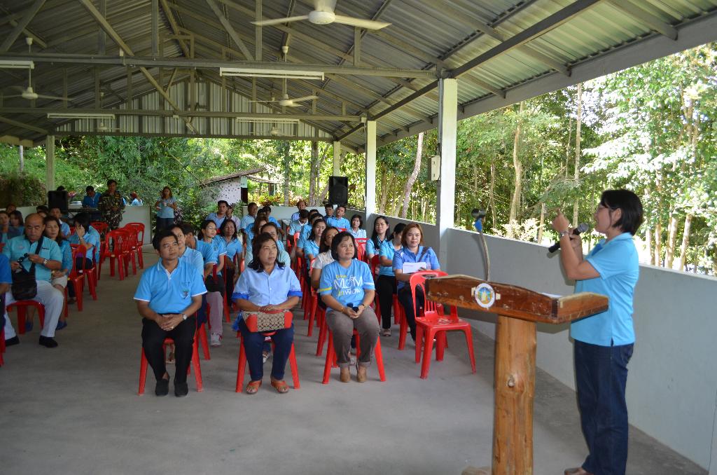 ภาพถ่าย ใช้ปุ่มลูกศร ซ้าย หรือ ขวา เลื่อนภาพถ่าย หรือปุ่มสามเหลี่ยมฉายภาพอัตโนมัติ  ถ้าต้องการบันทึกภาพ ใช้เมาส์คลิกขวาเลือกหัวข้อ  เป็นรูปภาพเป็น.. หรือ save as.. แสดงเต็มจอภาพ กุดปุ่ม F11 