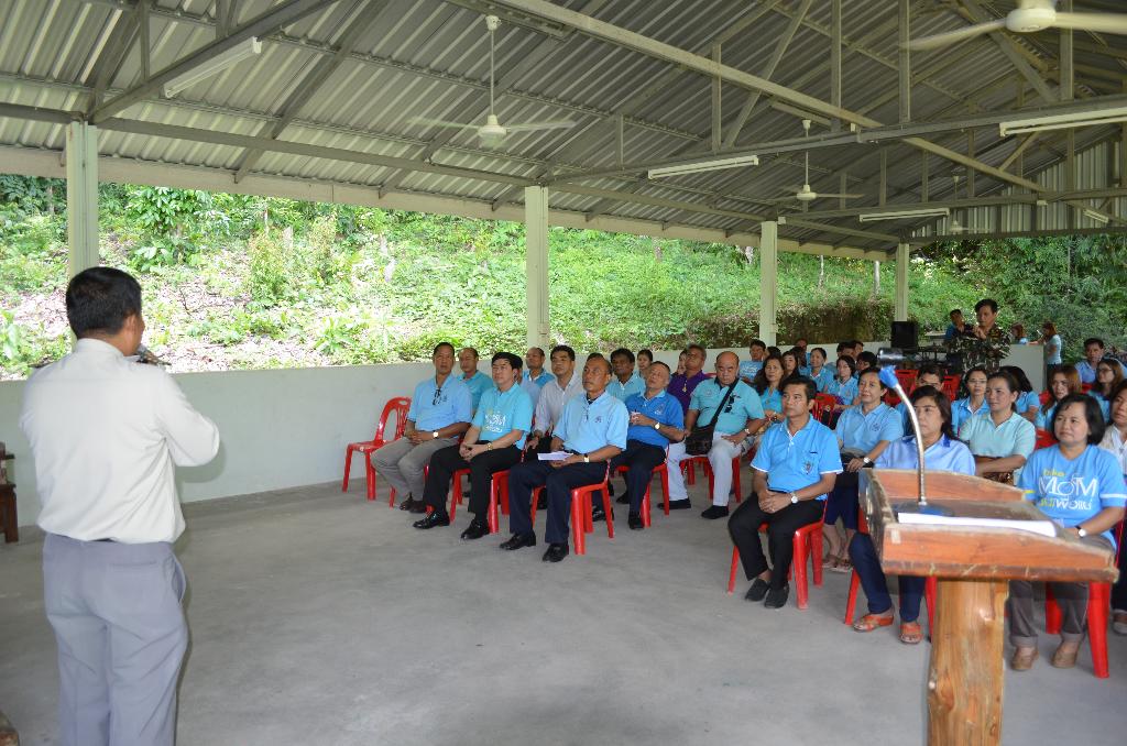 ภาพถ่าย ใช้ปุ่มลูกศร ซ้าย หรือ ขวา เลื่อนภาพถ่าย หรือปุ่มสามเหลี่ยมฉายภาพอัตโนมัติ  ถ้าต้องการบันทึกภาพ ใช้เมาส์คลิกขวาเลือกหัวข้อ  เป็นรูปภาพเป็น.. หรือ save as.. แสดงเต็มจอภาพ กุดปุ่ม F11 