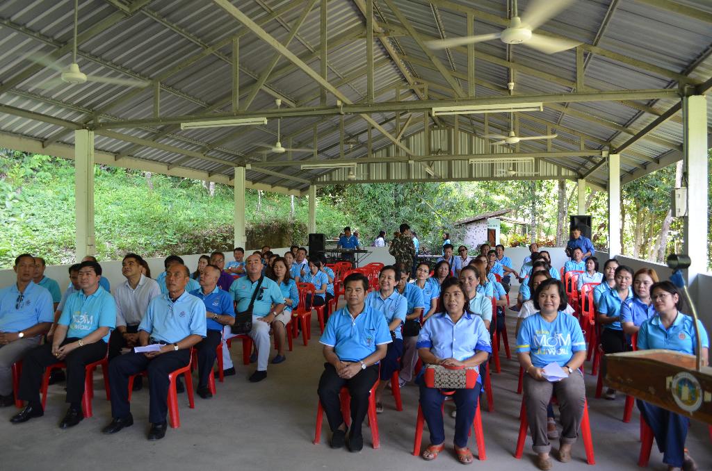 ภาพถ่าย ใช้ปุ่มลูกศร ซ้าย หรือ ขวา เลื่อนภาพถ่าย หรือปุ่มสามเหลี่ยมฉายภาพอัตโนมัติ  ถ้าต้องการบันทึกภาพ ใช้เมาส์คลิกขวาเลือกหัวข้อ  เป็นรูปภาพเป็น.. หรือ save as.. แสดงเต็มจอภาพ กุดปุ่ม F11 