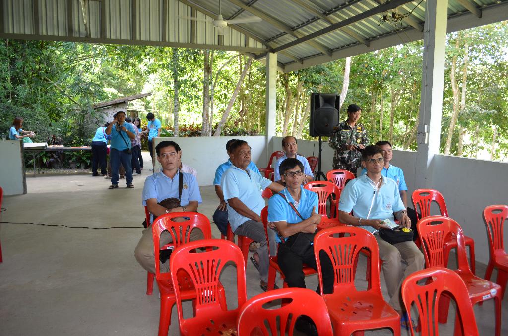 ภาพถ่าย ใช้ปุ่มลูกศร ซ้าย หรือ ขวา เลื่อนภาพถ่าย หรือปุ่มสามเหลี่ยมฉายภาพอัตโนมัติ  ถ้าต้องการบันทึกภาพ ใช้เมาส์คลิกขวาเลือกหัวข้อ  เป็นรูปภาพเป็น.. หรือ save as.. แสดงเต็มจอภาพ กุดปุ่ม F11 